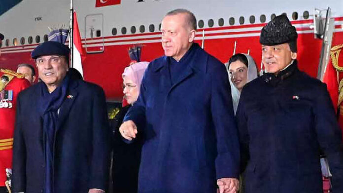 Erdogan reaches in Pakistan